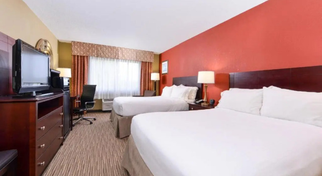 Четырёхместный номер Standard Holiday Inn Express Hotel Clearwater East - ICOT Center by IHG