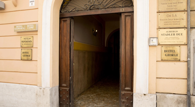 Hotel Anacapri, Varaa Hotelli Keskusasema 