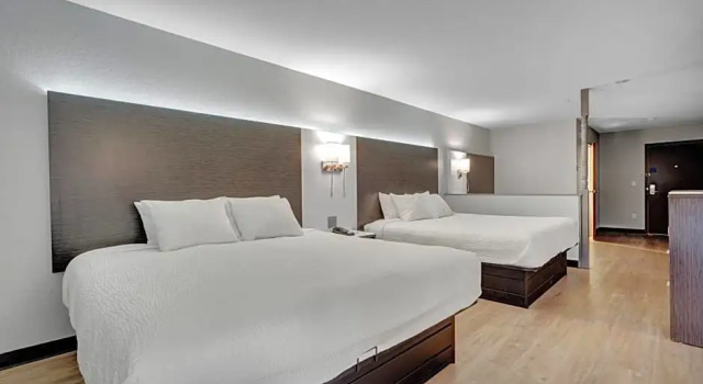 Двухместный полулюкс Days Inn & Suites by Wyndham Niagara Falls/Buffalo