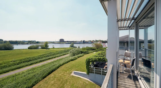 Полулюкс Van der Valk Hotel ARA