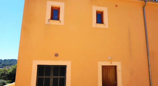Коттедж M&M House
