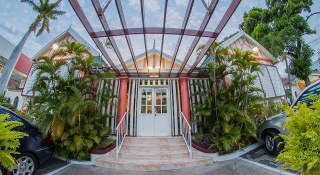 Indies Hotel, Prenota Hotel Kingston Giamaica