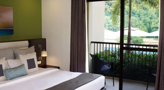 Номер Standard с балконом и с красивым видом из окна Fairways and Bluewater Boracay