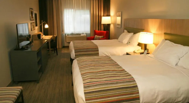 Четырёхместный номер Standard Country Inn & Suites by Radisson, Prineville, OR