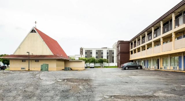 Oyo Hotel St. Louis Lambert Airport, Κράτηση Ξενοδοχείο Maryland Heights Μιζούρι, κοντά στο Blacks in Flight Mural