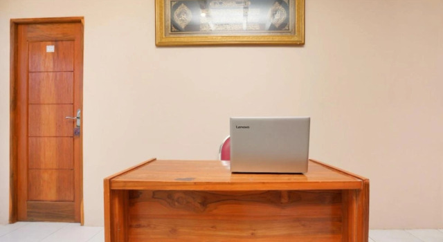 RedDoorz Syariah near Suramadu, Book Hotel Kenjeran Surabaya