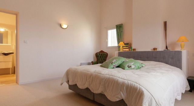 Spacious Luxury Villa With Private Heated Pool at an Golf Course, Book Villa Hoteller i Rouzede med pool, Swimmingpool
