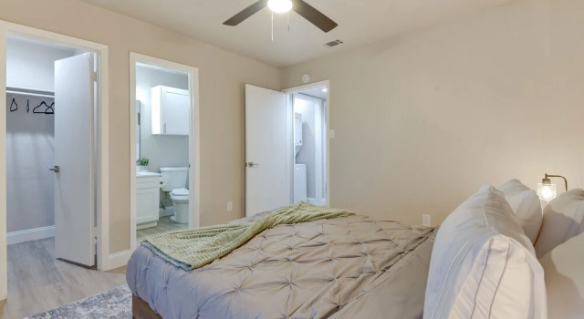 6 Mi to At&t Stadium: Grand Prairie Apt w/ Balcony