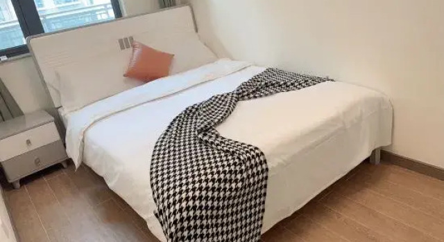 Люкс с 2 комнатами с видом на озеро Yuhai Qiji Seaview Holiday Homestay (Beihai Branch)