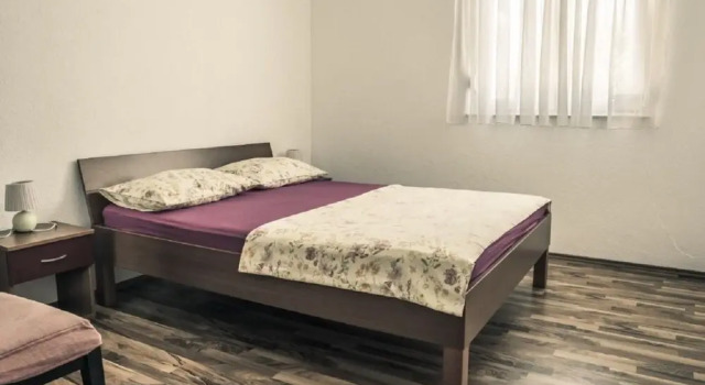 Domagoj - on the Beach - A2 Narancasti