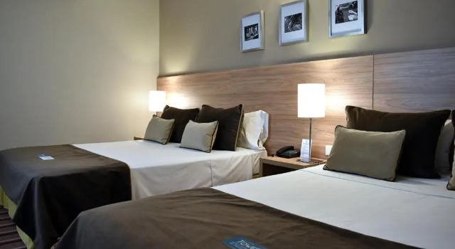 Четырёхместный номер Standard Hotel Tower Inn & Suites