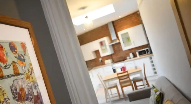 Central Contemporary 3 Bedroom Flat in Bristol