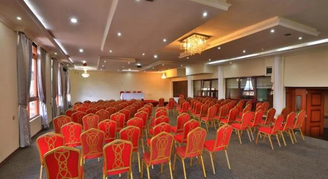 Kenenisa Plus International, Prenota Hotel Hotel a Addis Abeba con piscina, Piscina