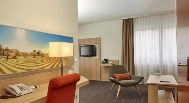 Люкс H+ Hotel Darmstadt