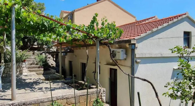 Апартаменты с 2 комнатами с балконом и с видом на море Apartments Maruška
