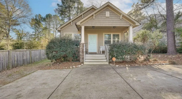 Коттедж 2 Mi to Downtown Durham: Family Home w/ Yard!