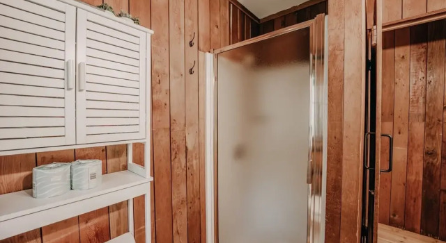 76GS - Genuine Log Cabin - WI-FI - Pets Ok - Sleeps 4, Réserver Maison de vacances Villas à Warnick, Villa