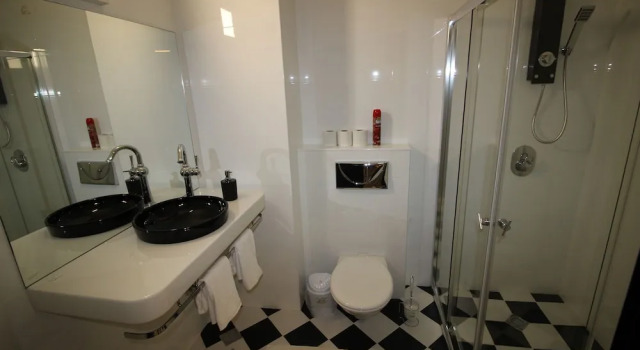 Полулюкс Rich Royal Suites