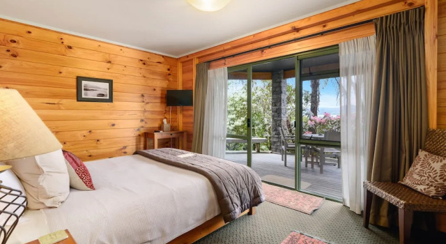 Номер Standard c 1 комнатой с балконом и с видом на озеро Koura Lodge
