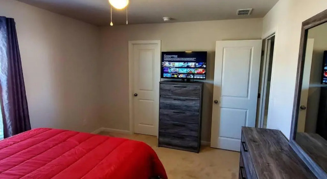 New 3 Bedroom Home w/ tons of amenities & parking., Rezerwuj Hotel McDonough Georgia