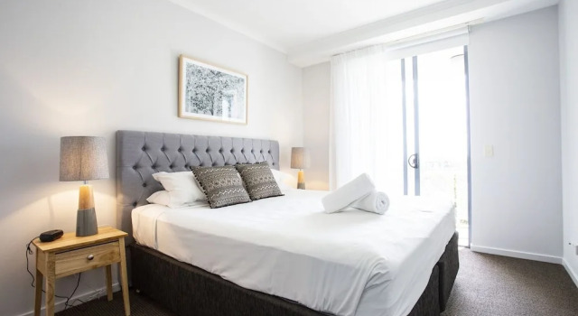 Апартаменты с 2 комнатами с балконом и с видом на город Swell Apartments - by Burleigh Letting