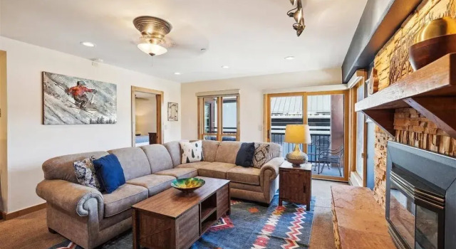 Ski-in/ski-out 2 Bedroom Condo at The Village at Breckenridge