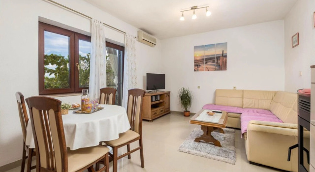 Nice Apartment in Sv. Juraj With Wifi and 2 Bedrooms, Rezerwuj Apartament Sveti Juraj 