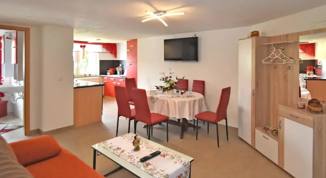 Апартаменты Classic Cozy Apartment in Lichtenhain Germany With Garden