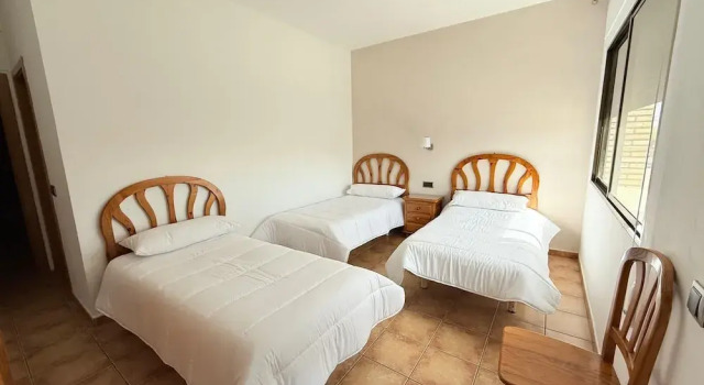 Трёхместный номер Standard с балконом Hostal Castilla