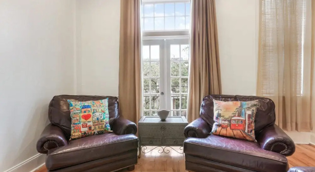 Spacious Condo in the Center of NOLA, Забронировать Апартаменты/квартира Апартаменты Нового Орлеана, рядом с Preservation Resource Center, Апартаменты/квартира