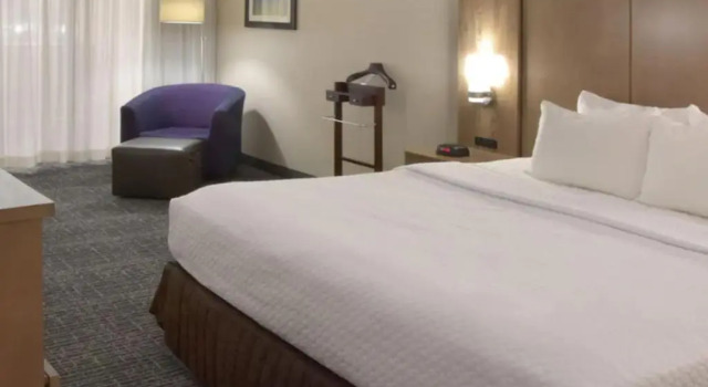 Номер Standard Crowne Plaza Cleveland Airport by IHG