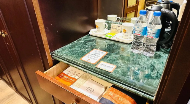 Трёхместный номер Superior с видом на канал Wei-Yat Grand Hotel