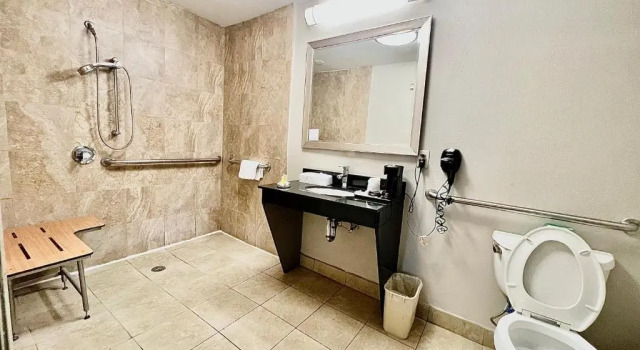 Двухместный номер Standard Days Inn & Suites by Wyndham Arlington Near Six Flags