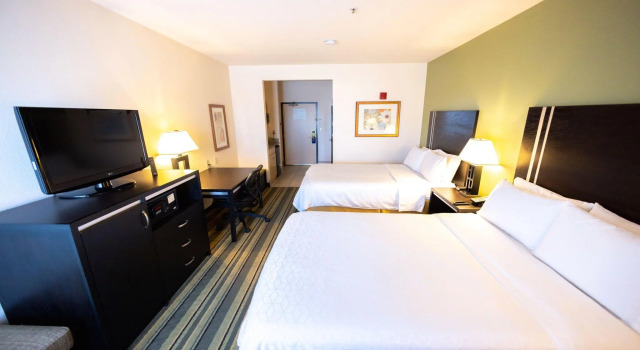 Четырёхместный номер Standard Holiday Inn Express Berkeley by IHG