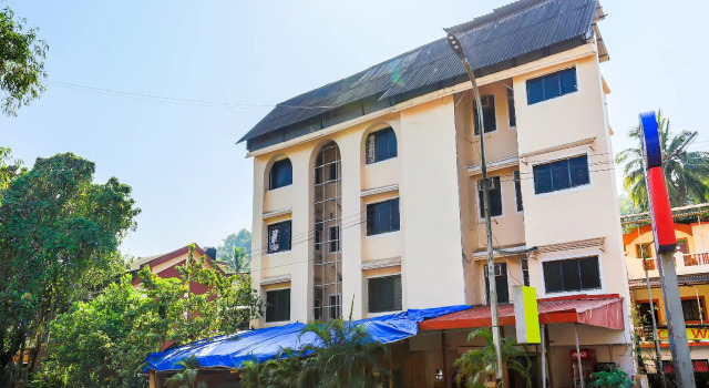 OYO 23068 Hotel Kamal Palace, Rezerwuj Hotel Panaji North Goa