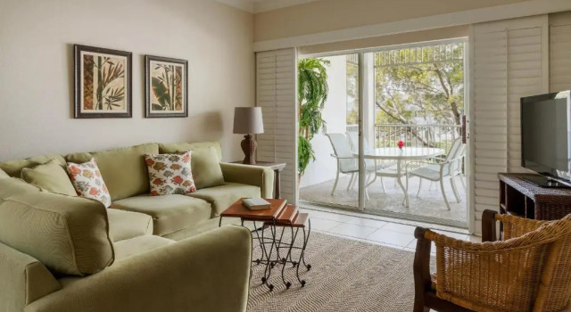 Люкс с 2 комнатами Olde Marco Island Inn and Suites
