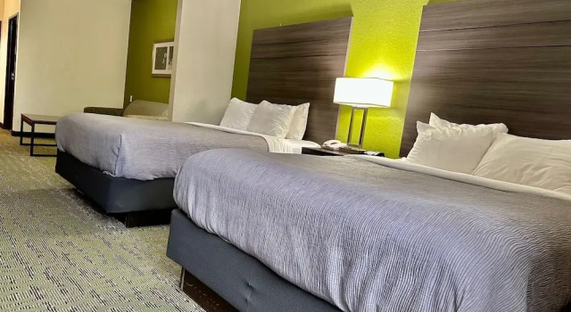 Люкс Quality Suites San Antonio Brooks City Base