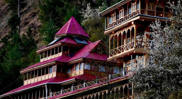 Tirthan village resort, Book Ferieresort Banjar Himachal Pradesh