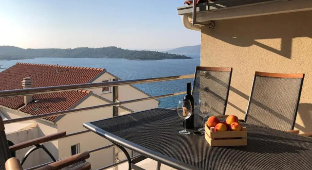 Apartments Mare, Забронировать Апартаменты/квартира Апартаменты острова Корчулы, рядом с Частный Пляж «Апартментс Друшкович», Апартаменты/квартира