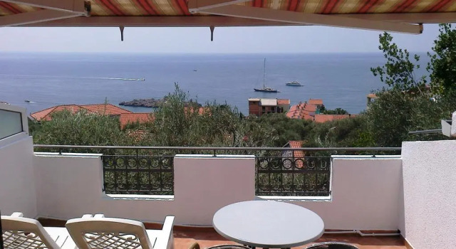 Oaza Guest House, Забронировать Гостевой дом Отели Свети-Стефан с парковкой, рядом с Пляж Црвена Главица, Парковка