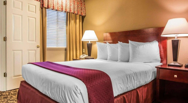 Четырёхместный люкс Quality Suites Atlanta Buckhead Village North