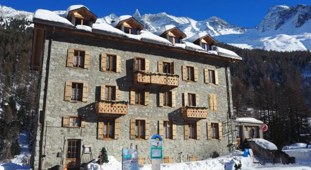 Aiguille de La Tza, Prenota Hotel Hotel a Canton Vallese con parcheggio, Parcheggio