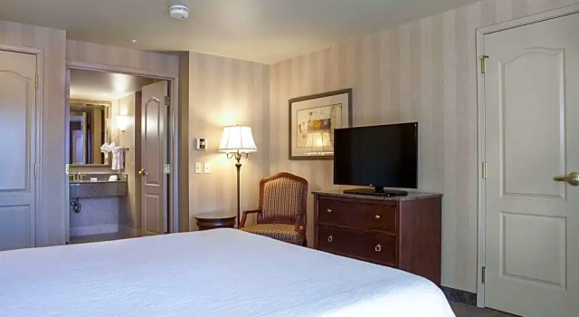 Четырёхместный номер Standard с балконом Hilton Garden Inn Boise / Eagle