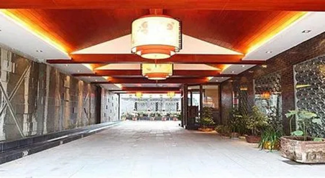 Dujiangyan Wood Ginkgo Hotel