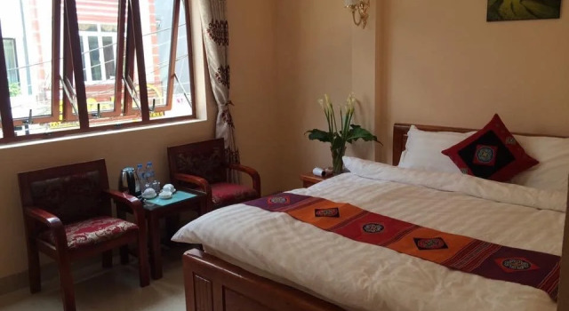 Sapa Moment Hotel, Забронировать Отель Шапа Лаокай, рядом с Рынок Сапа