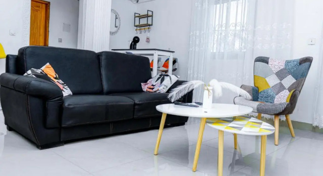Апартаменты с 2 комнатами NAIVELI-PALM Appartement meublé sobre et chic