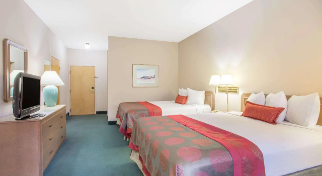 Четырёхместный номер Standard Ramada by Wyndham St George