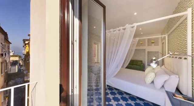 Luxury&Romantic Apartment with Balcony in Sorrento, Забронировать Апартаменты/квартира Отели Сорренто с парковкой, рядом с St.Francis Church and Convent, Парковка