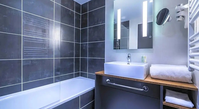 Полулюкс с балконом Best Western Plus Suitcase Paris La Défense