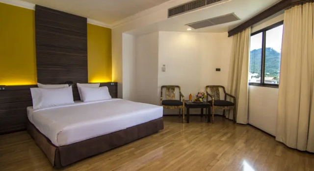 Номер Standard с балконом Holiday Garden Hotel & Resort Chiang Mai